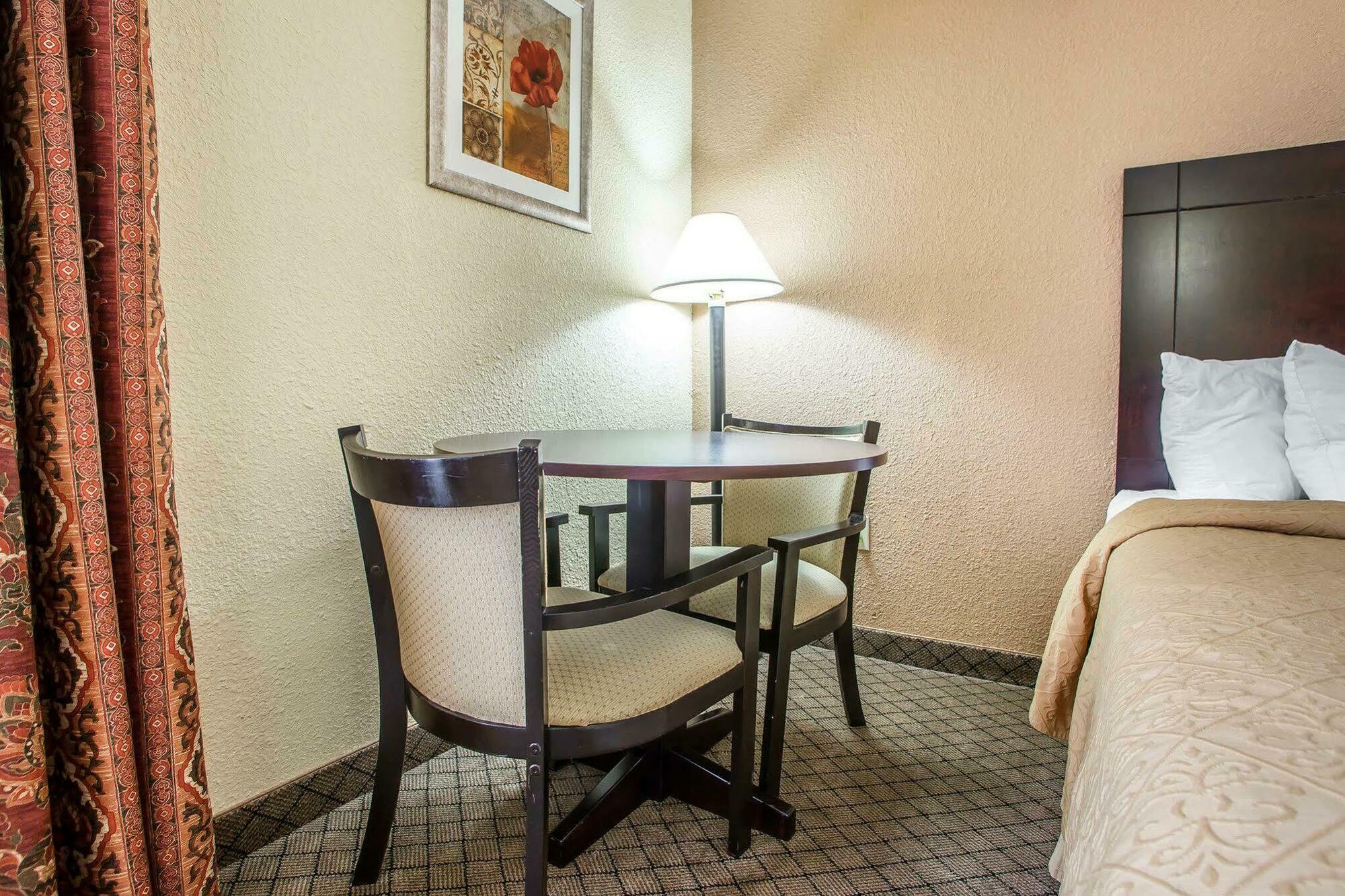 רולה Quality Inn מראה חיצוני תמונה